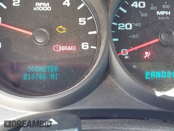 2011 Chevrolet Silverado 1500 LS z VIN 3GCPKREA4BG353984, wystawiony jako IAAI lot #42094148 z przebiegiem 218 766 mil mil oraz . Historia ofert i sprzedaży dostępna na DreamBid. Obrazek 7.
