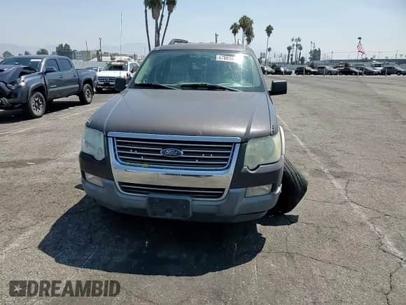 2006 Ford Explorer XLT z VIN 1FMEU73886UB40833, wystawiony jako Copart lot #67680445 z przebiegiem 246 015 mil mil oraz Szkoda całkowita • Salvage title. Historia ofert i sprzedaży dostępna na DreamBid. Obrazek 14.