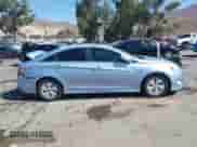 2015 Hyundai Sonata z VIN KMHEC4A43FA130892, wystawiony jako IAAI lot #43174254 z przebiegiem 118 220 mil mil oraz . Historia ofert i sprzedaży dostępna na DreamBid. Obrazek 13.