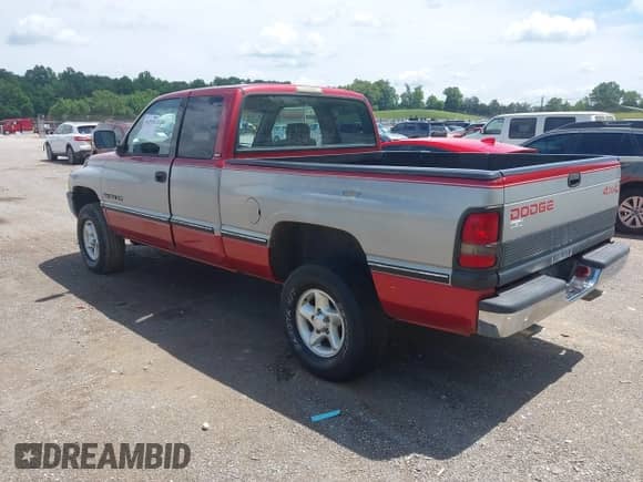 1997 Dodge 1500 z VIN 1B7HF13Y6VJ622922, wystawiony jako IAAI lot #42457393 z przebiegiem 95 658 mil mil oraz . Historia ofert i sprzedaży dostępna na DreamBid. Obrazek 3.