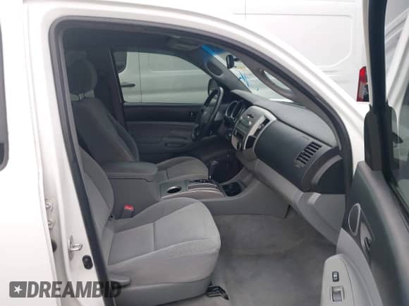 2007 Toyota Tacoma PreRunner z VIN 3TMKU72N57M013302, wystawiony jako IAAI lot #43089625 z przebiegiem 146 945 mil mil oraz . Historia ofert i sprzedaży dostępna na DreamBid. Obrazek 5.