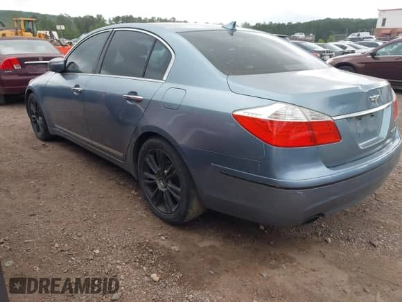 2010 Hyundai Genesis with VIN KMHGC4DF8AU071674, listed as a IAAI auction lot 42468087 with 235,290 mi miles and . Bid and sale history available at DreamBid. Image 3.