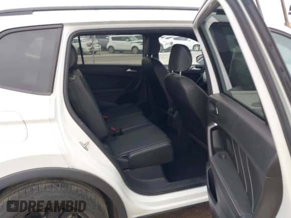 2023 Volkswagen Tiguan SE R-Line Black с VIN 3VVCB7AX0PM043693, выставлен на аукционе IAAI как лот 42403045 с пробегом 34 929 миль миль и . История ставок и продаж доступна на DreamBid. Изображение 8.