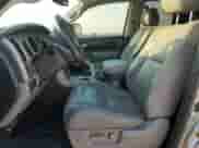 2012 Toyota Tundra Limited z VIN 5TFSY5F18CX132627, wystawiony jako Copart lot #75347174 z przebiegiem 160 032 mil mil oraz Szkoda całkowita • Salvage title. Historia ofert i sprzedaży dostępna na DreamBid. Obrazek 7.