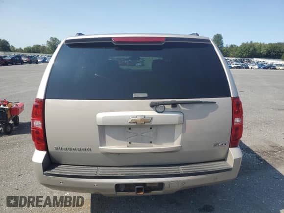 2008 Chevrolet Suburban 2LT с VIN 1GNFK16318J249559, выставлен на аукционе Copart как лот 72003285 с пробегом 206 891 миль миль и Списание • Salvage title. История ставок и продаж доступна на DreamBid. Изображение 6.
