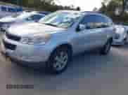 2012 Chevrolet Traverse 1LT z VIN 1GNKVGED6CJ279488, wystawiony jako IAAI lot #43546395 z przebiegiem 189 591 mil mil oraz . Historia ofert i sprzedaży dostępna na DreamBid. Obrazek 2.