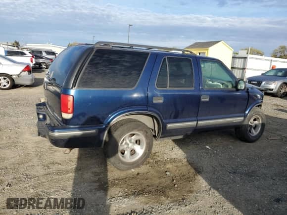 1998 Chevrolet Blazer LS with VIN 1GNCS13W5W2293895, listed as a Copart auction lot 49852655 with Not provided miles and Salvage title. Bid and sale history available at DreamBid. Image 3.