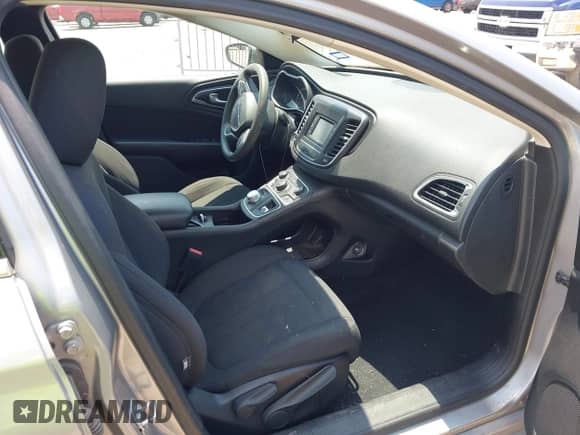 2015 Chrysler 200 LX с VIN 1C3CCCFB3FN698246, выставлен на аукционе IAAI как лот 43009893 с пробегом 58 276 миль миль и . История ставок и продаж доступна на DreamBid. Изображение 5.
