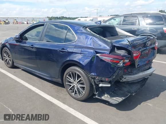 2021 Toyota Camry SE Nightshade z VIN 4T1G11AKXMU519763, wystawiony jako IAAI lot #43319480 z przebiegiem 97 862 mil mil oraz . Historia ofert i sprzedaży dostępna na DreamBid. Obrazek 3.