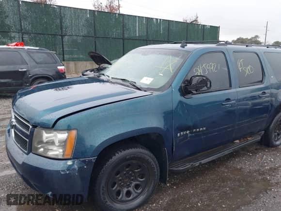 2007 Chevrolet Suburban LTZ z VIN 3GNFC16087G164902, wystawiony jako IAAI lot #40918783 z przebiegiem Nie podano mil oraz . Historia ofert i sprzedaży dostępna na DreamBid. Obrazek 6.