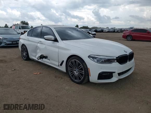 2019 BMW 5 Series 540i xDrive z VIN WBAJE7C57KG892521, wystawiony jako Copart lot #66200935 z przebiegiem 68 250 mil mil oraz Szkoda całkowita • Salvage title. Historia ofert i sprzedaży dostępna na DreamBid. Obrazek 4.