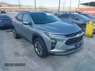 2025 Chevrolet Trax LT with VIN KL77LHEP8SC257013, listed as a IAAI auction lot 42762417 with 2,496 mi miles and . Bid and sale history available at DreamBid. Image 1.