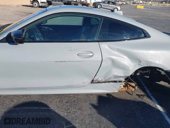 2023 BMW 4 Series M440i с VIN WBA83AP06PCL18166, выставлен на аукционе IAAI как лот 41407380 с пробегом Не указан миль и . История ставок и продаж доступна на DreamBid. Изображение 17.