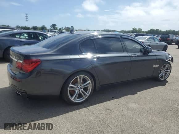 2015 BMW 7 Series 740Li z VIN WBAYE4C54FD138870, wystawiony jako Copart lot #63804635 z przebiegiem 98 080 mil mil oraz Czysty tytuł • Clean title. Historia ofert i sprzedaży dostępna na DreamBid. Obrazek 3.