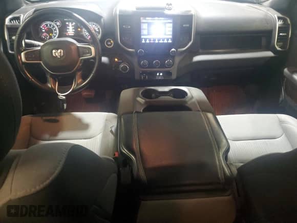 2021 Ram 1500 Lone Star z VIN 1C6SRFFT2MN632047, wystawiony jako Copart lot #61679265 z przebiegiem 159 908 mil mil oraz Czysty tytuł • Clean title. Historia ofert i sprzedaży dostępna na DreamBid. Obrazek 8.