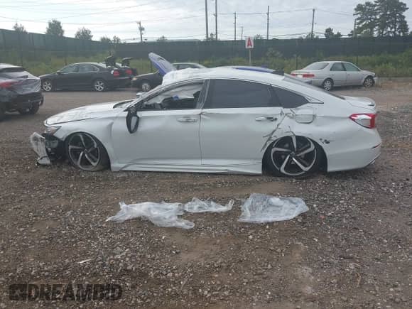 2021 Honda Accord Sport z VIN 1HGCV2F38MA016718, wystawiony jako IAAI lot #43208169 z przebiegiem 52 090 mil mil oraz . Historia ofert i sprzedaży dostępna na DreamBid. Obrazek 13.