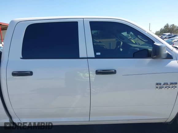 2018 Ram 1500 Express z VIN 3C6RR7KT2JG207894, wystawiony jako IAAI lot #41739136 z przebiegiem 105 280 mil mil oraz . Historia ofert i sprzedaży dostępna na DreamBid. Obrazek 13.