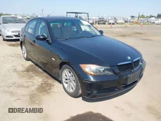 2007 BMW 3 Series 328i z VIN WBAVC53507FZ72381, wystawiony jako IAAI lot #42973263 z przebiegiem 76 598 mil mil oraz . Historia ofert i sprzedaży dostępna na DreamBid. Obrazek 1.