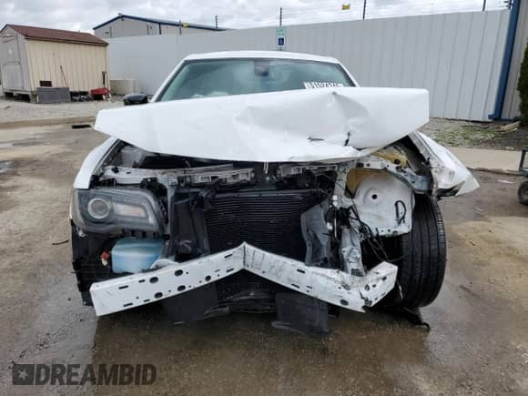 2020 Chrysler 300 Touring с VIN 2C3CCAAGXLH128336, выставлен на аукционе Copart как лот 51524345 с пробегом 81 132 миль миль и На запчасти • Non repairable. История ставок и продаж доступна на DreamBid. Изображение 5.