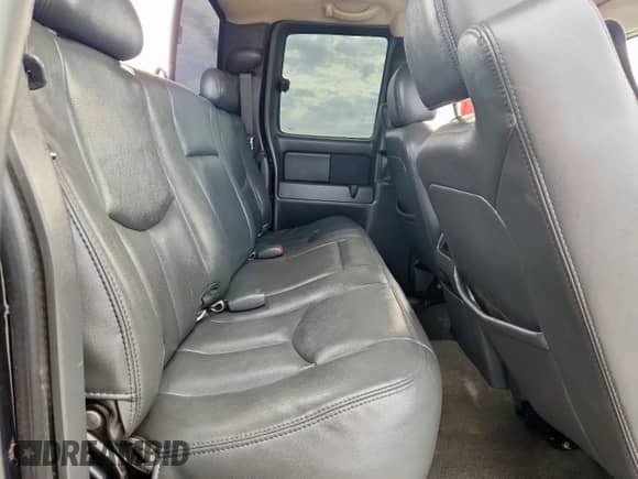 2005 Chevrolet Silverado SS z VIN 2GCEC19N151249971, wystawiony jako Copart lot #70884135 z przebiegiem Nie podano mil oraz Szkoda całkowita • Salvage title. Historia ofert i sprzedaży dostępna na DreamBid. Obrazek 10.