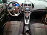 2014 Chevrolet Sonic LT с VIN 1G1JC6SBXE4236841, выставлен на аукционе Copart как лот 80345204 с пробегом 114 122 миль миль и Списание • Salvage title. История ставок и продаж доступна на DreamBid. Изображение 8.