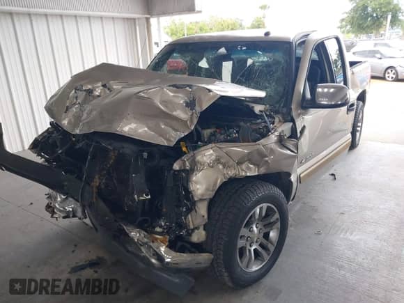 2002 Chevrolet Silverado 1500 LS with VIN 2GCEC19T221427915, listed as a IAAI auction lot 43143055 with Not provided miles and . Bid and sale history available at DreamBid. Image 6.