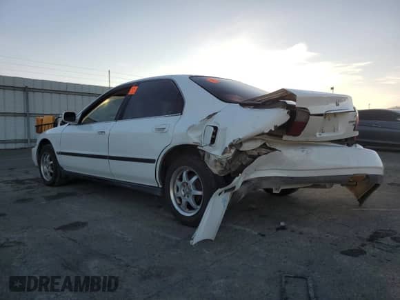 1997 Honda Accord LX с VIN 1HGCD5531VA242736, выставлен на аукционе Copart как лот 87455384 с пробегом 270 846 миль миль и Списание • Salvage title. История ставок и продаж доступна на DreamBid. Изображение 2.