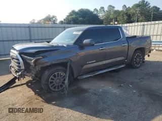 2023 Toyota Tundra Limited Hybrid z VIN 5TFJC5DB1PX019646, wystawiony jako Copart lot #75249854 z przebiegiem 55 024 mil mil oraz Szkoda całkowita • Salvage title. Historia ofert i sprzedaży dostępna na DreamBid. Obrazek 1.