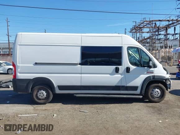 2022 Ram ProMaster Cargo z VIN 3C6LRVDG1NE136103, wystawiony jako IAAI lot #43000964 z przebiegiem 61 821 mil mil oraz . Historia ofert i sprzedaży dostępna na DreamBid. Obrazek 14.