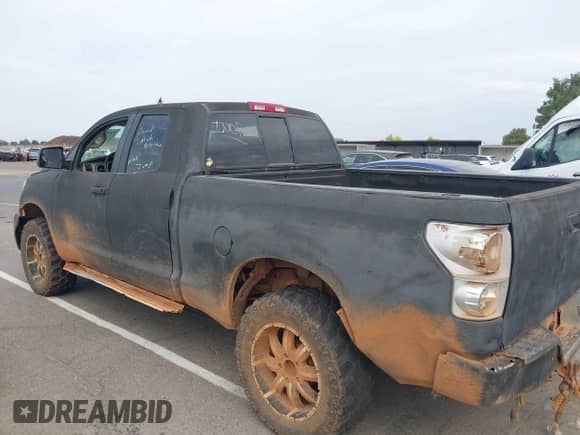 2007 Toyota Tundra Limited z VIN 5TFBV58137X011130, wystawiony jako IAAI lot #43269734 z przebiegiem Nie podano mil oraz . Historia ofert i sprzedaży dostępna na DreamBid. Obrazek 13.