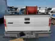 2013 Ford F-150 XL z VIN 1FTMF1CM0DKG45388, wystawiony jako Copart lot #80412145 z przebiegiem 215 618 mil mil oraz Czysty tytuł • Clean title. Historia ofert i sprzedaży dostępna na DreamBid. Obrazek 6.