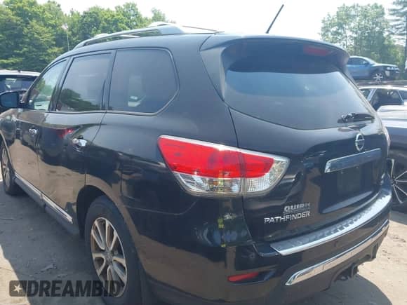 2016 Nissan Pathfinder Platinum with VIN 5N1AR2MMXGC608468, listed as a IAAI auction lot 42483571 with 214,422 mi miles and . Bid and sale history available at DreamBid. Image 3.