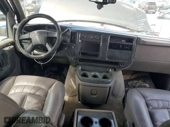 2006 Chevrolet Express Passenger z VIN 1GBFG15T161154772, wystawiony jako Copart lot #51090025 z przebiegiem 114 152 mil mil oraz Szkoda całkowita • Salvage title. Historia ofert i sprzedaży dostępna na DreamBid. Obrazek 8.