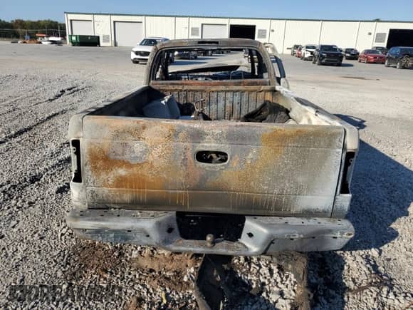 2003 Dodge Dakota с VIN 1D7HL12X33S341918, выставлен на аукционе Copart как лот 77302054 с пробегом Не указан миль и На запчасти • Non repairable. История ставок и продаж доступна на DreamBid. Изображение 6.