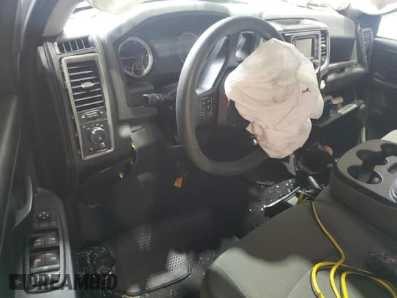 2018 Ram 1500 Tradesman z VIN 1C6RR6KTXJS340700, wystawiony jako Copart lot #82818964 z przebiegiem Nie podano mil oraz Szkoda całkowita • Salvage title. Historia ofert i sprzedaży dostępna na DreamBid. Obrazek 8.