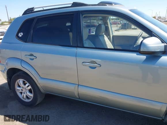 2007 Hyundai Tucson SE z VIN KM8JN12D87U638359, wystawiony jako IAAI lot #42778963 z przebiegiem 193 940 mil mil oraz . Historia ofert i sprzedaży dostępna na DreamBid. Obrazek 18.