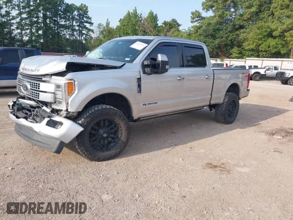 2019 Ford F-250 XL with VIN 1FT7W2BT0KED09618, listed as a IAAI auction lot 43151751 with 159,947 mi miles and . Bid and sale history available at DreamBid. Image 18.