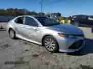 2020 Toyota Camry LE z VIN 4T1C11AK8LU351957, wystawiony jako Copart lot #86512345 z przebiegiem 83 646 mil mil oraz Szkoda całkowita • Salvage title. Historia ofert i sprzedaży dostępna na DreamBid. Obrazek 4.