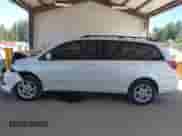 2004 Toyota Sienna XLE z VIN 5TDZA22C94S054651, wystawiony jako IAAI lot #42943588 z przebiegiem 242 458 mil mil oraz . Historia ofert i sprzedaży dostępna na DreamBid. Obrazek 14.