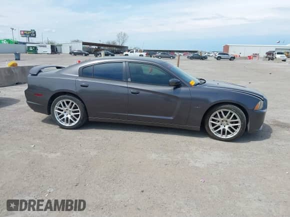 2013 Dodge Charger RT z VIN 2C3CDXCT5DH716883, wystawiony jako IAAI lot #41884762 z przebiegiem 240 867 mil mil oraz . Historia ofert i sprzedaży dostępna na DreamBid. Obrazek 13.