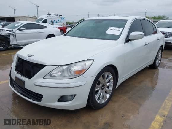 2010 Hyundai Genesis with VIN KMHGC4DE9AU105001, listed as a IAAI auction lot 41892564 with 203,191 mi miles and . Bid and sale history available at DreamBid. Image 2.