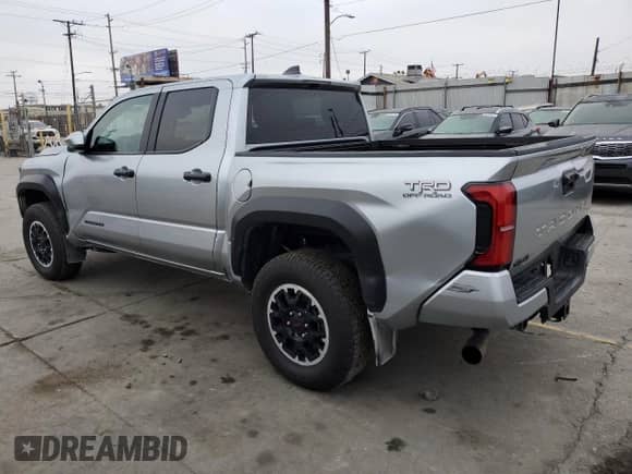 2024 Toyota Tacoma TRD Off Road с VIN 3TMLB5JN6RM052855, выставлен на аукционе Copart как лот 91055275 с пробегом 11 015 миль миль и Списание • Salvage title. История ставок и продаж доступна на DreamBid. Изображение 2.