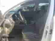 2017 Kia Sorento LX z VIN 5XYPG4A55HG208957, wystawiony jako Copart lot #84598385 z przebiegiem 136 286 mil mil oraz Czysty tytuł • Clean title. Historia ofert i sprzedaży dostępna na DreamBid. Obrazek 7.