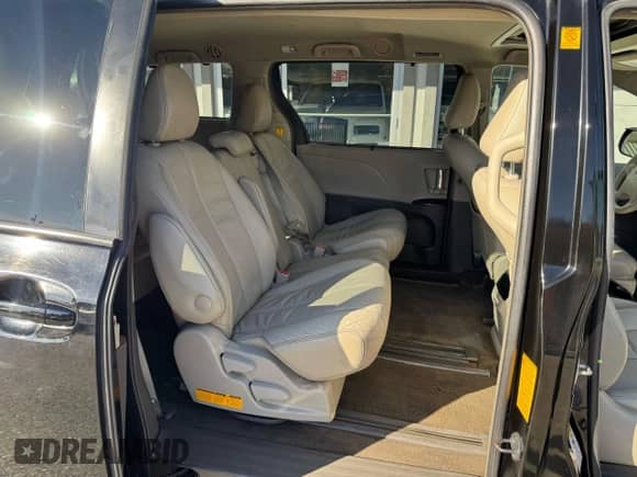 2012 Toyota Sienna XLE AAS with VIN 5TDYK3DC2CS267922, listed as a Copart auction lot 86590465 with 207,589 mi miles and Clean title. Bid and sale history available at DreamBid. Image 6.
