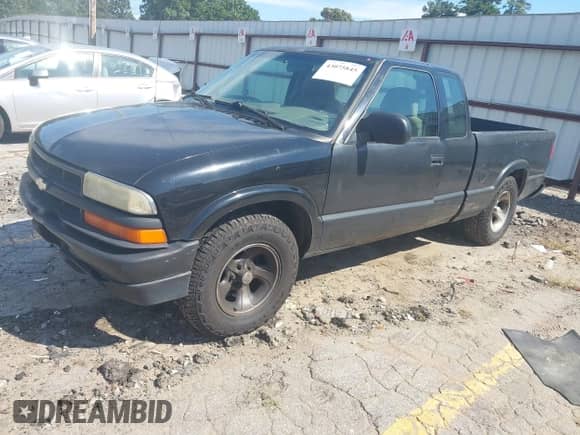 2003 Chevrolet S-10 LS z VIN 1GCCS19X138205569, wystawiony jako IAAI lot #43075845 z przebiegiem 245 518 mil mil oraz . Historia ofert i sprzedaży dostępna na DreamBid. Obrazek 2.