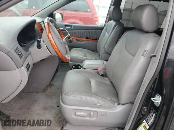 2008 Toyota Sienna XLE z VIN 5TDBK22C38S013128, wystawiony jako Copart lot #70060255 z przebiegiem 154 984 mil mil oraz Czysty tytuł • Clean title. Historia ofert i sprzedaży dostępna na DreamBid. Obrazek 7.