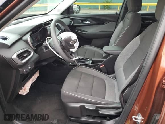 2021 Chevrolet TrailBlazer LS z VIN KL79MNSL0MB076812, wystawiony jako Copart lot #67249855 z przebiegiem 23 489 mil mil oraz Szkoda całkowita • Salvage title. Historia ofert i sprzedaży dostępna na DreamBid. Obrazek 7.