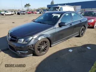 2012 Mercedes-Benz C 300 Sport z VIN WDDGF8BB8CA639161, wystawiony jako Copart lot #86429205 z przebiegiem 145 399 mil mil oraz Czysty tytuł • Clean title. Historia ofert i sprzedaży dostępna na DreamBid. Obrazek 1.