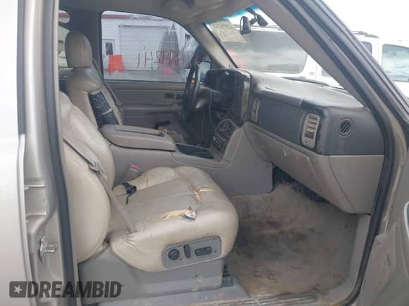 2004 Chevrolet Suburban LS with VIN 3GNEC16Z64G189951, listed as a IAAI auction lot 42899241 with 380,207 mi miles and . Bid and sale history available at DreamBid. Image 5.