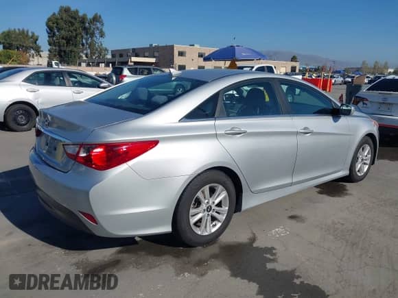 2014 Hyundai Sonata GLS с VIN 5NPEB4AC4EH936391, выставлен на аукционе IAAI как лот 43539313 с пробегом 235 658 миль миль и . История ставок и продаж доступна на DreamBid. Изображение 4.